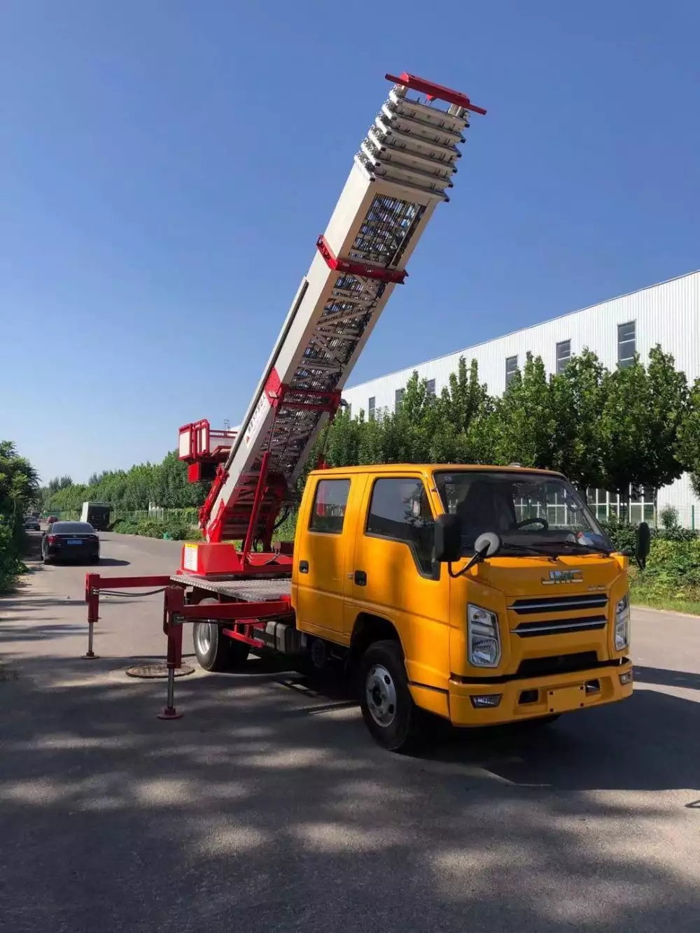 桐城附近的云梯车出租服务：轻松解决高空作业需求