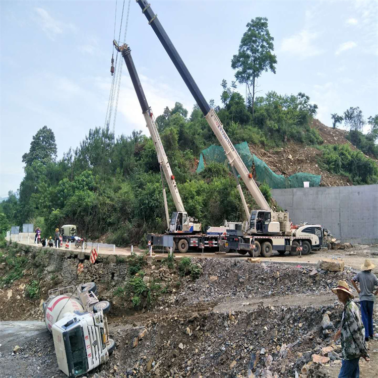 桐城汽车掉沟里叫吊车救援要多少钱